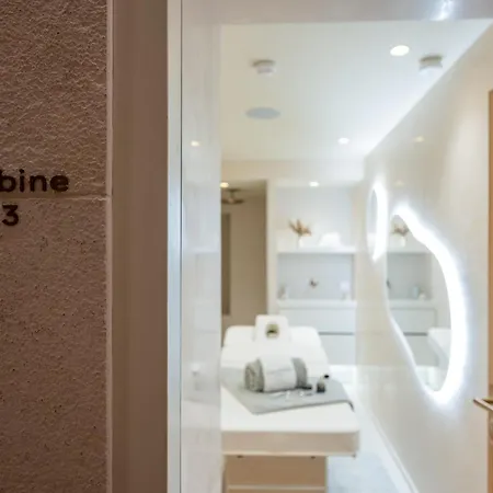 Hotel La Monnaie Art&spa 4*