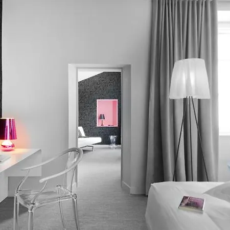 Hotell La Monnaie Arty & 4*